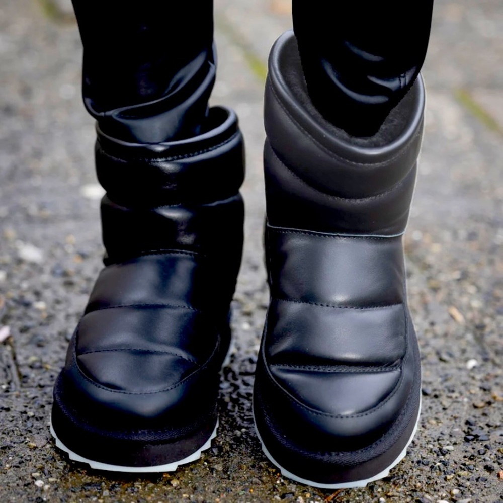 Emu moon boots. US size 9 EU 40